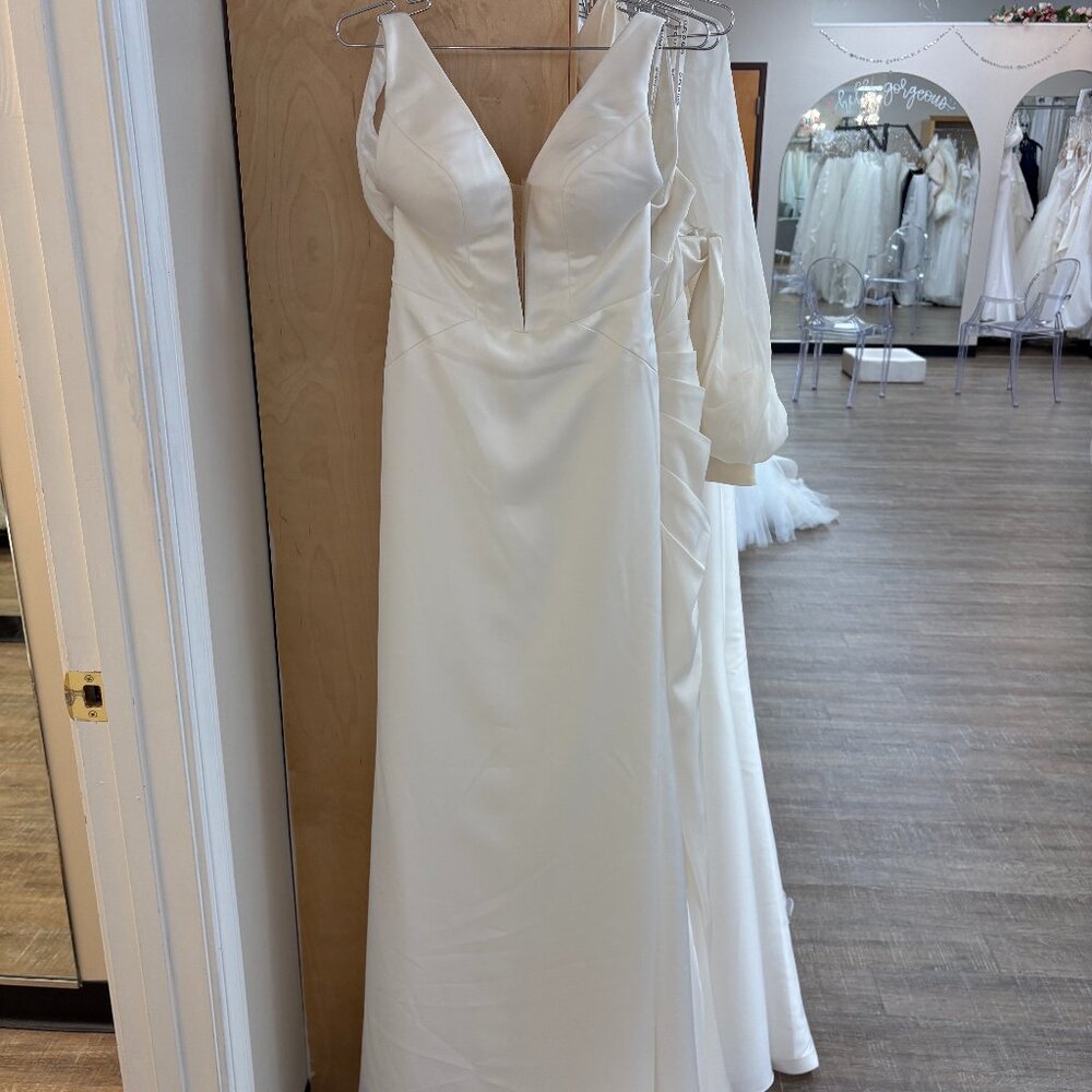 Essense of Australia D3987 SZ 8